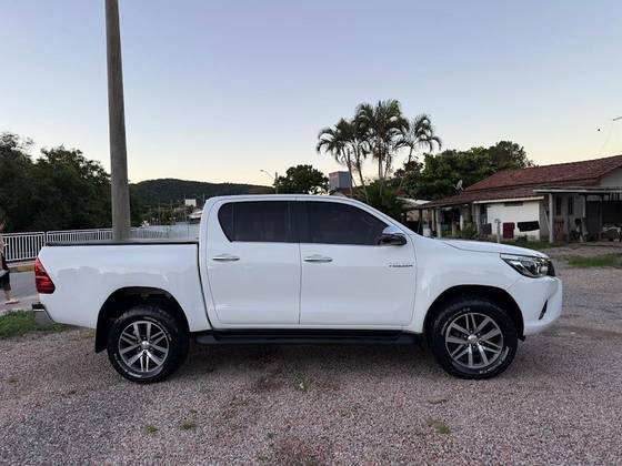 TOYOTA HILUX 2.8 SRX 4X4 CD 16V DIESEL 4P AUTOMÁTICO